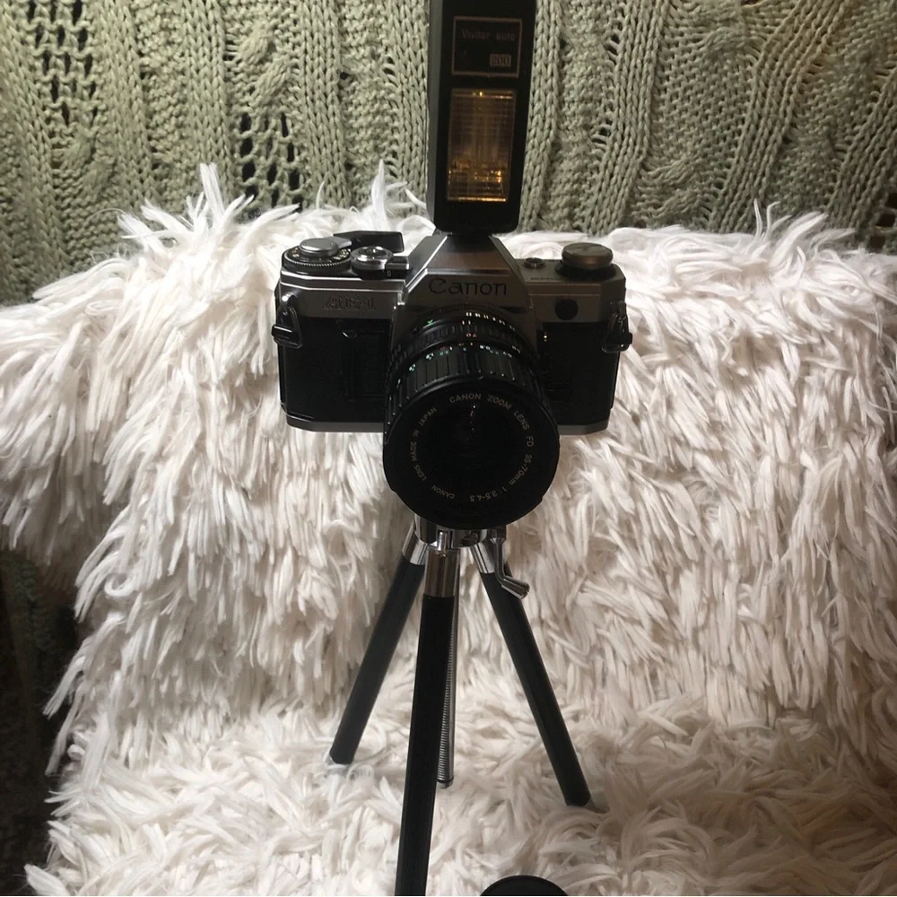 Canon AE-1 Program SLR 35mm Film Camera Body 50mm f1.4 Lens Tripod Vivitar JAPAN